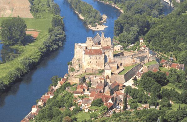 BEYNAC aus der Luft